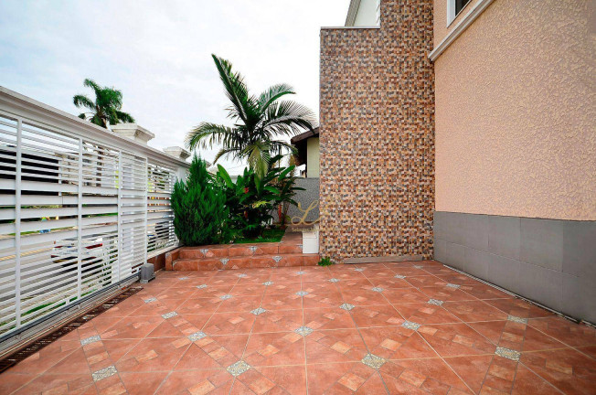 Imagem Casa com 6 Quartos à Venda, 450 m² em Bacacheri - Curitiba Imagem Casa com 6 Quartos à Venda, 450 m² em Bacacheri - Curitiba