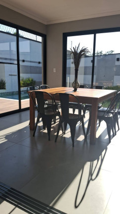 Imagem Casa com 3 Quartos à Venda, 350 m² em Taubaté Imagem Casa com 3 Quartos à Venda, 350 m² em Taubaté