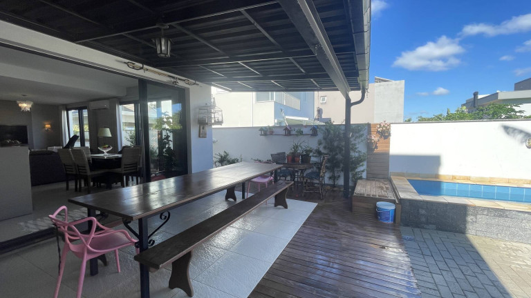 Imagem Casa com 3 Quartos à Venda, 215 m² em Cachoeira Do Bom Jesus - Florianópolis Imagem Casa com 3 Quartos à Venda, 215 m² em Cachoeira Do Bom Jesus - Florianópolis