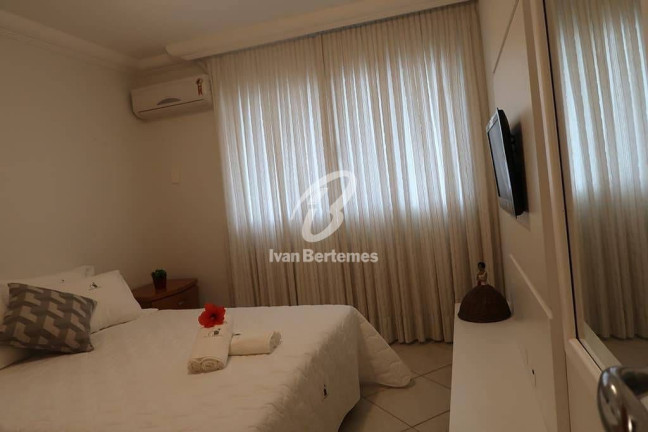 Imagem Sobrado com 4 Quartos para Temporada, em Canto Grande - Bombinhas Imagem Sobrado com 4 Quartos para Temporada, em Canto Grande - Bombinhas