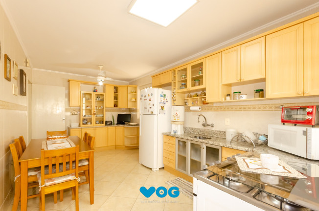 Imagem Casa com 3 Quartos à Venda, 230 m² em Petrópolis - Porto Alegre Imagem Casa com 3 Quartos à Venda, 230 m² em Petrópolis - Porto Alegre