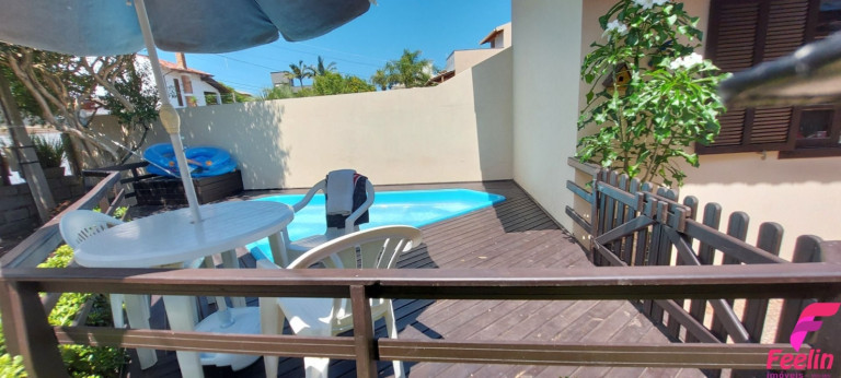 Imagem Casa com 3 Quartos à Venda, 280 m² em Armação - Florianópolis Imagem Casa com 3 Quartos à Venda, 280 m² em Armação - Florianópolis
