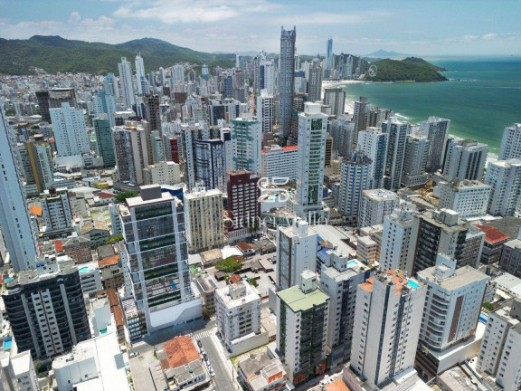 Imagem Imóvel com 3 Quartos à Venda, 220 m² em 2 Quadra Centro - Balneário Camboriú