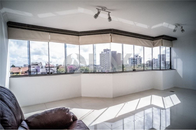 Imagem Imóvel com 3 Quartos à Venda, 255 m² em Jardim Planalto - Porto Alegre Imagem Imóvel com 3 Quartos à Venda, 255 m² em Jardim Planalto - Porto Alegre