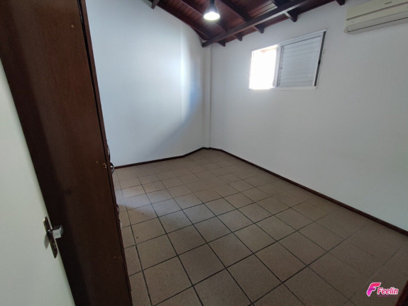Imagem Casa com 5 Quartos à Venda, 259 m² em Santinho - Florianópolis Imagem Casa com 5 Quartos à Venda, 259 m² em Santinho - Florianópolis