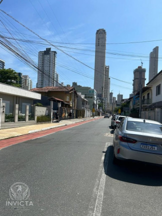 Imagem Sobrado com 6 Quartos à Venda, 453 m² em Centro - Balneário Camboriú Imagem Sobrado com 6 Quartos à Venda, 453 m² em Centro - Balneário Camboriú