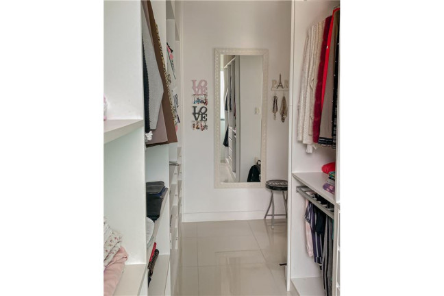 Imagem Casa com 4 Quartos à Venda, em Centro - Balneário Camboriú Imagem Casa com 4 Quartos à Venda, em Centro - Balneário Camboriú