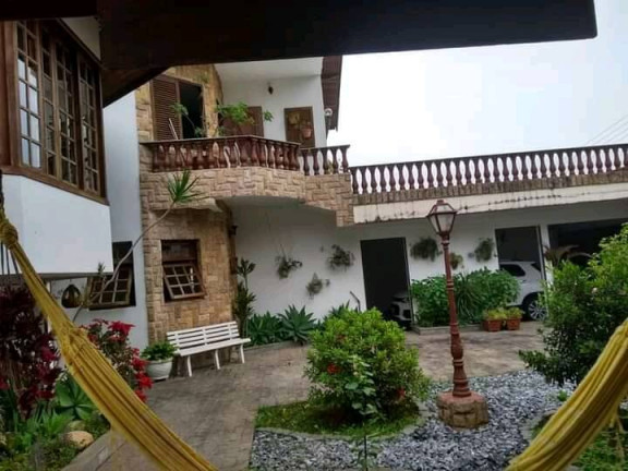 Imagem Casa com 3 Quartos à Venda, 428 m² em Cidade Jardim - Jacareí