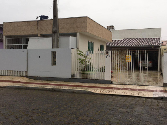 Imagem Casa com 4 Quartos à Venda, 300 m² em Centro - Balneário Camboriú Imagem Casa com 4 Quartos à Venda, 300 m² em Centro - Balneário Camboriú