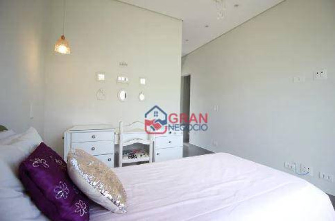 Imagem Casa com 4 Quartos à Venda, 233 m² em Butiatuvinha - Curitiba Imagem Casa com 4 Quartos à Venda, 233 m² em Butiatuvinha - Curitiba