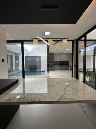 Casa com 4 Quartos à Venda, 238 m² em Moinho Dos Ventos - Goiânia