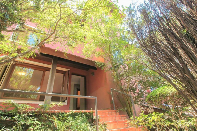 Imagem Casa com 4 Quartos à Venda, 334 m² em Ipanema - Porto Alegre Imagem Casa com 4 Quartos à Venda, 334 m² em Ipanema - Porto Alegre