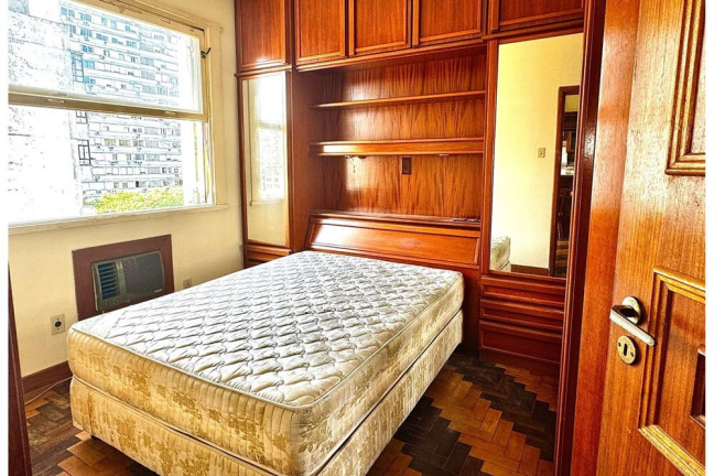Imagem Imóvel com 1 Quarto à Venda, 35 m² em Centro Histórico - Porto Alegre Imagem Imóvel com 1 Quarto à Venda, 35 m² em Centro Histórico - Porto Alegre