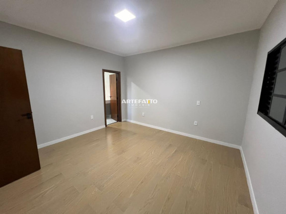 Imagem Casa com 3 Quartos à Venda, 200 m² Imagem Casa com 3 Quartos à Venda, 200 m²