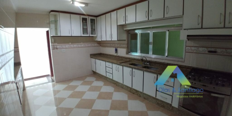 Sobrado com 3 Quartos à Venda, 350 m² em Vila Curuçá - Santo André