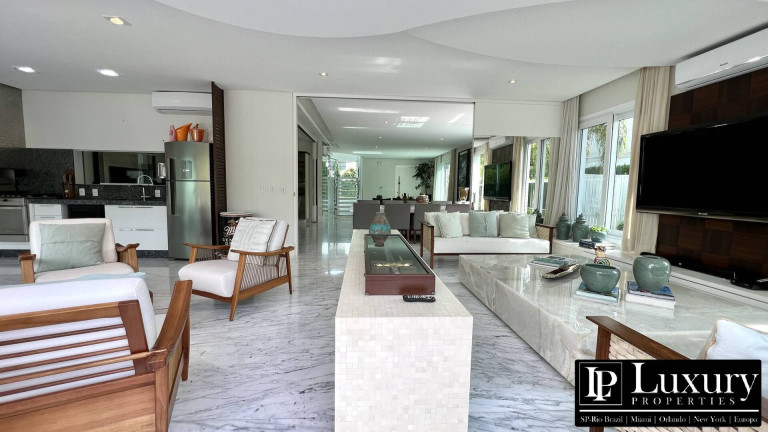 Imagem Casa com 7 Quartos à Venda, em Jurerê Internacional - Florianópolis Imagem Casa com 7 Quartos à Venda, em Jurerê Internacional - Florianópolis