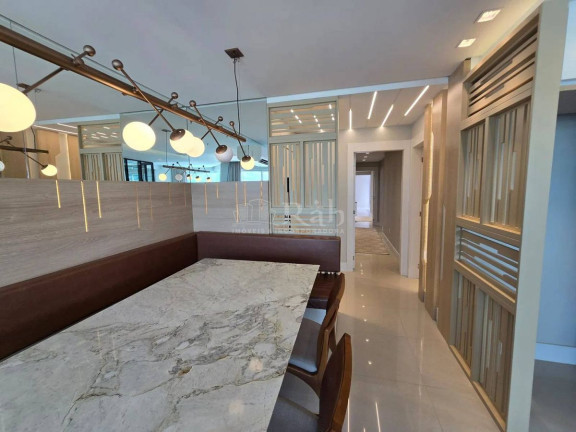 Imagem Apartamento com 3 Quartos à Venda, 136 m² em Centro - Balneário Camboriú Imagem Apartamento com 3 Quartos à Venda, 136 m² em Centro - Balneário Camboriú