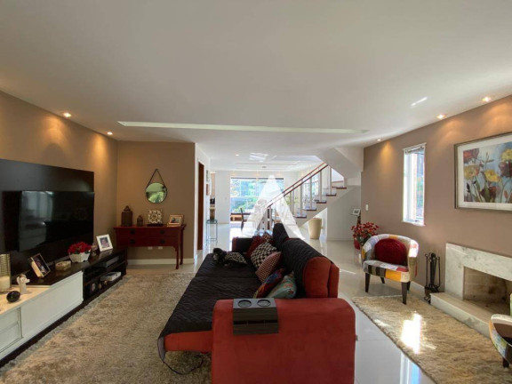 Imagem Casa com 4 Quartos à Venda, 307 m² em Tijuca - Teresópolis Imagem Casa com 4 Quartos à Venda, 307 m² em Tijuca - Teresópolis