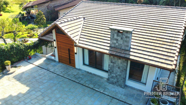 Imagem Casa com 4 Quartos à Venda, 260 m² em Comary - Teresópolis Imagem Casa com 4 Quartos à Venda, 260 m² em Comary - Teresópolis