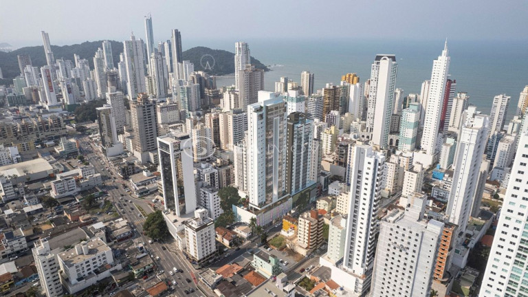Imagem Apartamento com 4 Quartos à Venda, 173 m² em Centro - Balneário Camboriú Imagem Apartamento com 4 Quartos à Venda, 173 m² em Centro - Balneário Camboriú
