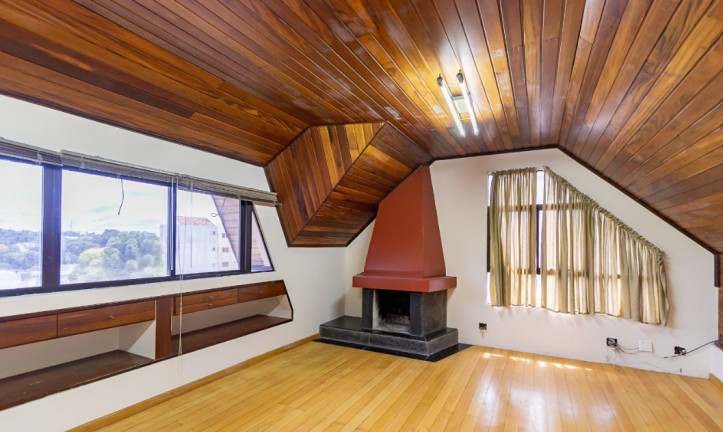 Imagem Sobrado com 3 Quartos à Venda, 196 m² em Vista Alegre - Curitiba