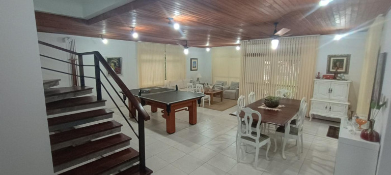 Imagem Casa com 6 Quartos para Alugar,  em Praia Brava - Florianópolis