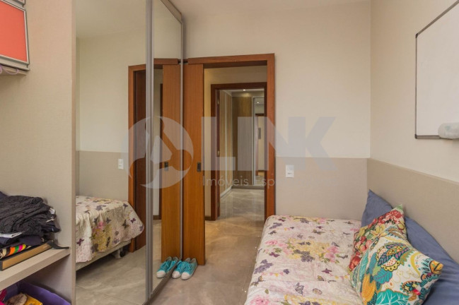 Imagem Imóvel com 3 Quartos à Venda, 215 m² em Vila Ipiranga - Porto Alegre