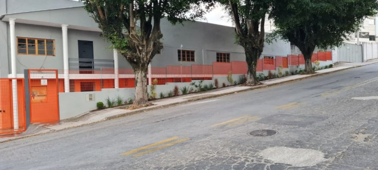 Galpão à Venda ou Locação, 1.570 m² em Parque São Pedro - Itaquaquecetuba