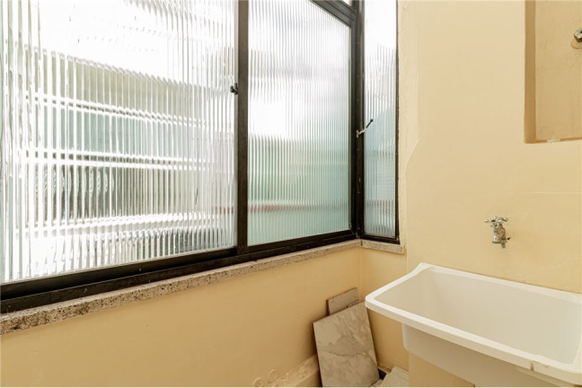 Imagem Imóvel com 2 Quartos à Venda,  em Passo Da Areia - Porto Alegre