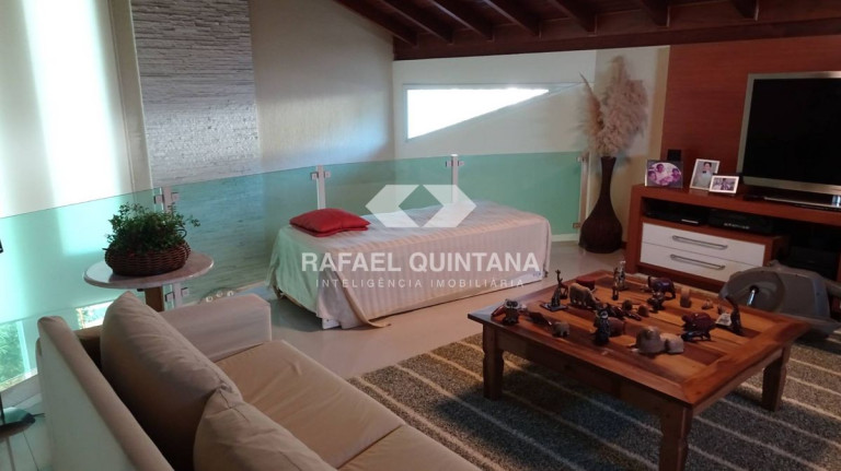 Imagem Casa com 4 Quartos à Venda, 340 m² em Córrego Grande - Florianópolis Imagem Casa com 4 Quartos à Venda, 340 m² em Córrego Grande - Florianópolis