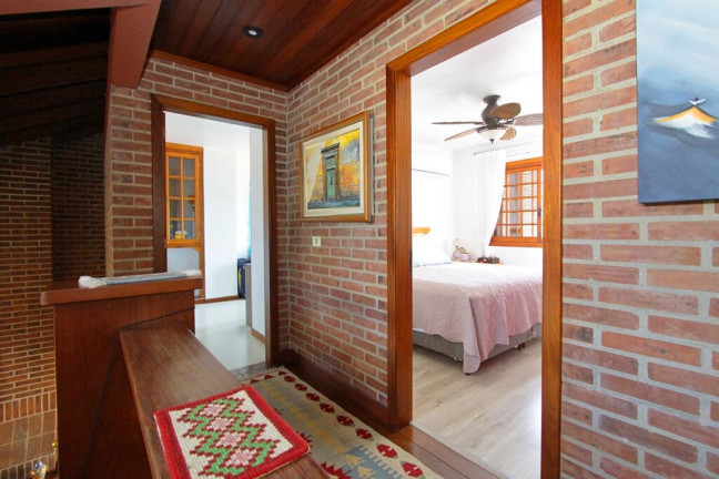 Imagem Casa com 3 Quartos à Venda, 355 m² em Santo Antônio - Porto Alegre Imagem Casa com 3 Quartos à Venda, 355 m² em Santo Antônio - Porto Alegre