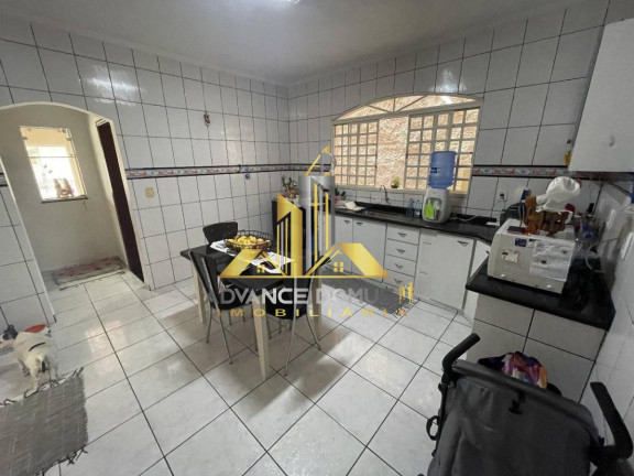 Imagem Casa de Vila com 2 Quartos à Venda, 215 m²