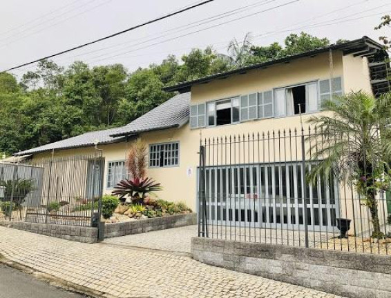 Casa com 5 Quartos à Venda, 230 m² em Saguaçu - Joinville