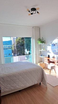 Imagem Sobrado com 3 Quartos à Venda, 198 m² em Centro - Camboriú Imagem Sobrado com 3 Quartos à Venda, 198 m² em Centro - Camboriú