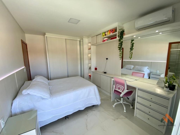 Imagem Casa com 4 Quartos à Venda, 300 m²