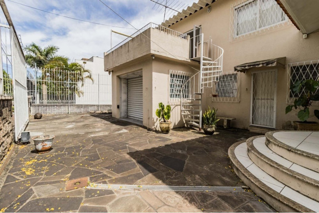 Imagem Casa com 2 Quartos à Venda, 250 m² em Vila Ipiranga - Porto Alegre Imagem Casa com 2 Quartos à Venda, 250 m² em Vila Ipiranga - Porto Alegre