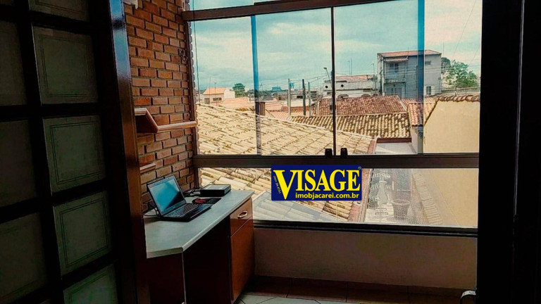 Imagem Casa com 3 Quartos à Venda, em Centro - Jacareí Imagem Casa com 3 Quartos à Venda, em Centro - Jacareí