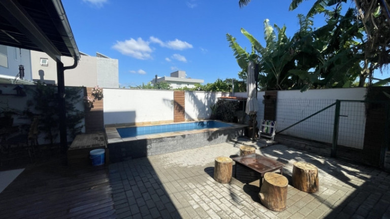 Imagem Casa com 3 Quartos à Venda, 215 m² em Cachoeira Do Bom Jesus - Florianópolis