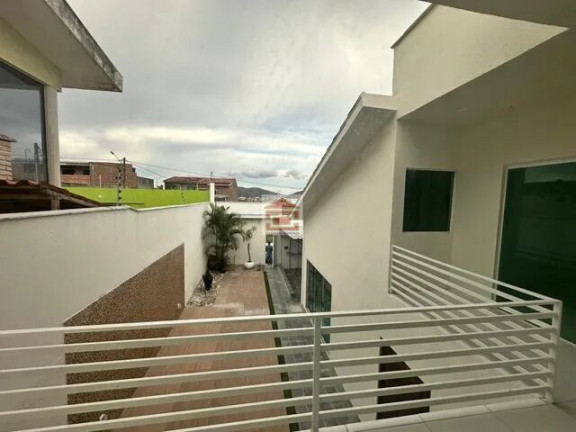 Imagem Casa com 3 Quartos à Venda, 250 m² Imagem Casa com 3 Quartos à Venda, 250 m²