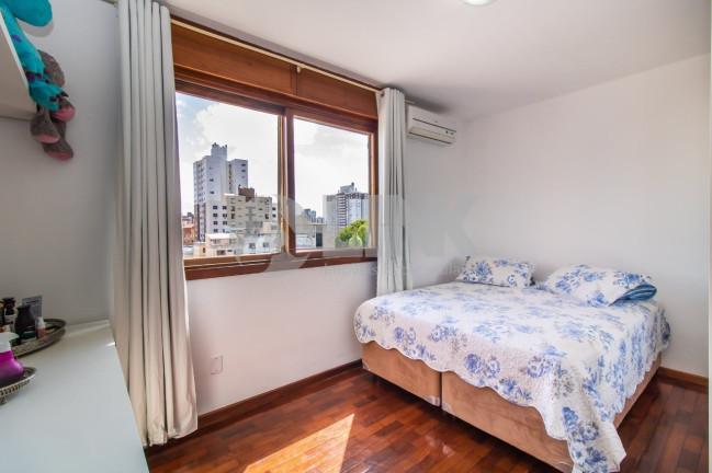 Imagem Imóvel com 2 Quartos à Venda, 146 m² em Santana - Porto Alegre Imagem Imóvel com 2 Quartos à Venda, 146 m² em Santana - Porto Alegre