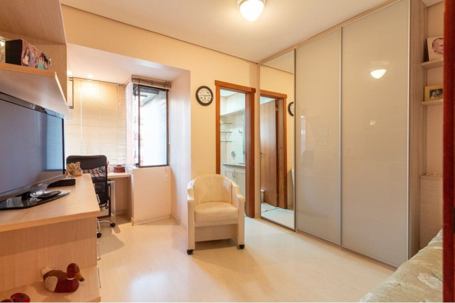 Imagem Imóvel com 4 Quartos à Venda, 279 m² em Petrópolis - Porto Alegre Imagem Imóvel com 4 Quartos à Venda, 279 m² em Petrópolis - Porto Alegre