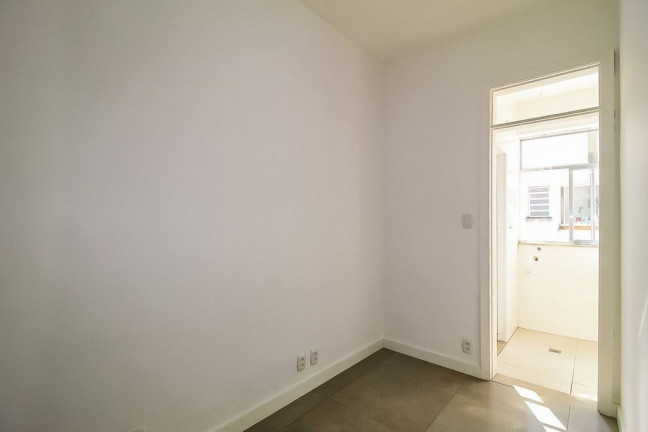 Imagem Imóvel com 2 Quartos à Venda, em Copacabana - Rio De Janeiro Imagem Imóvel com 2 Quartos à Venda, em Copacabana - Rio De Janeiro