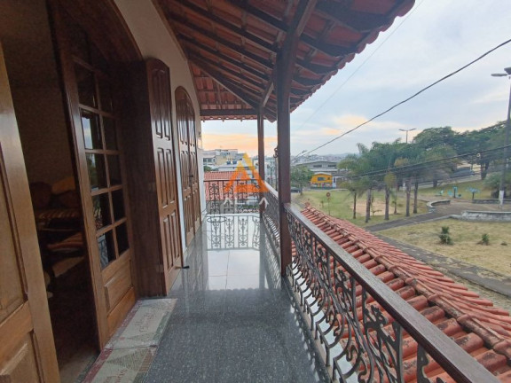 Imagem Casa com 3 Quartos à Venda, 437 m² Imagem Casa com 3 Quartos à Venda, 437 m²