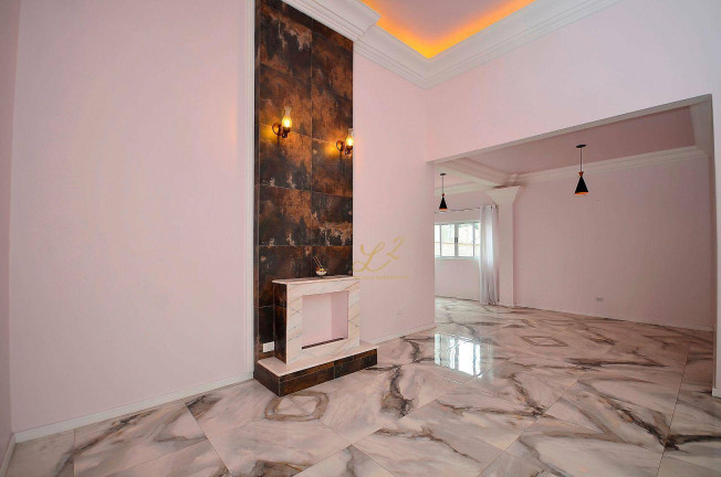 Imagem Casa com 6 Quartos à Venda, 450 m² em Bacacheri - Curitiba Imagem Casa com 6 Quartos à Venda, 450 m² em Bacacheri - Curitiba