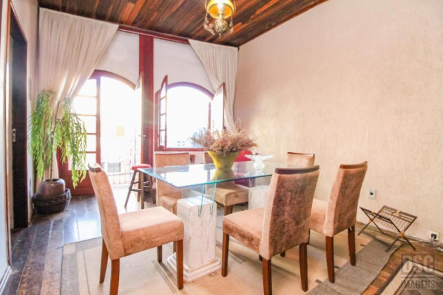 Imagem Casa com 5 Quartos à Venda, 220 m² em Centro Histórico - Porto Alegre Imagem Casa com 5 Quartos à Venda, 220 m² em Centro Histórico - Porto Alegre
