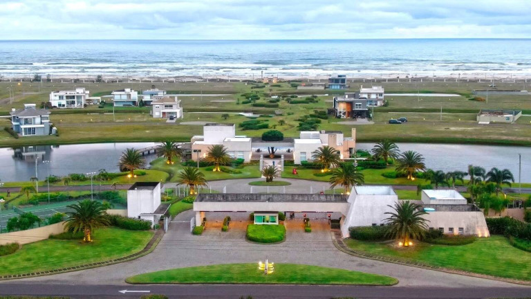Imagem Terreno em Condomínio à Venda, 458 m²em Condomínio Costa Serena - Capão Da Canoa Imagem Terreno em Condomínio à Venda, 458 m²em Condomínio Costa Serena - Capão Da Canoa