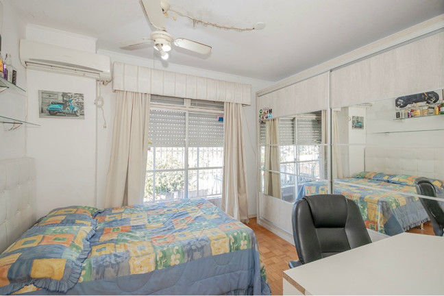 Imagem Casa com 3 Quartos à Venda, 300 m² em Jardim Sabará - Porto Alegre Imagem Casa com 3 Quartos à Venda, 300 m² em Jardim Sabará - Porto Alegre
