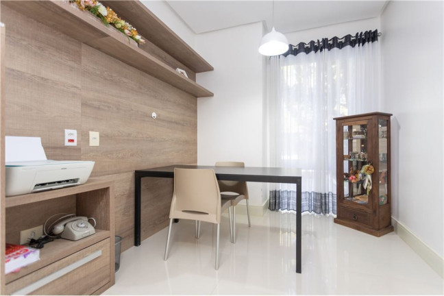 Imagem Casa com 5 Quartos à Venda,  em Chácara Das Pedras - Porto Alegre