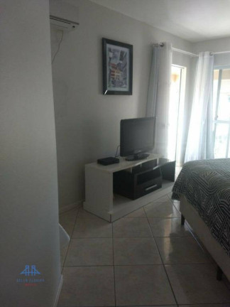 Imagem Casa com 3 Quartos à Venda, 250 m² em Carianos - Florianópolis Imagem Casa com 3 Quartos à Venda, 250 m² em Carianos - Florianópolis