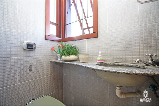 Imagem Casa com 5 Quartos à Venda, em Glória - Porto Alegre Imagem Casa com 5 Quartos à Venda, em Glória - Porto Alegre